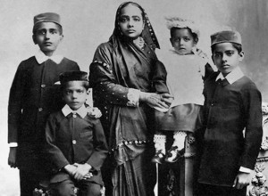 8_Kasturba_and_children