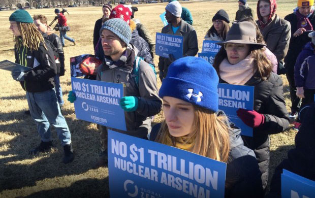 Nuclear-Weapons-protest-at-White-House-January-31-2015-by-John-Zangas-e1439134992273